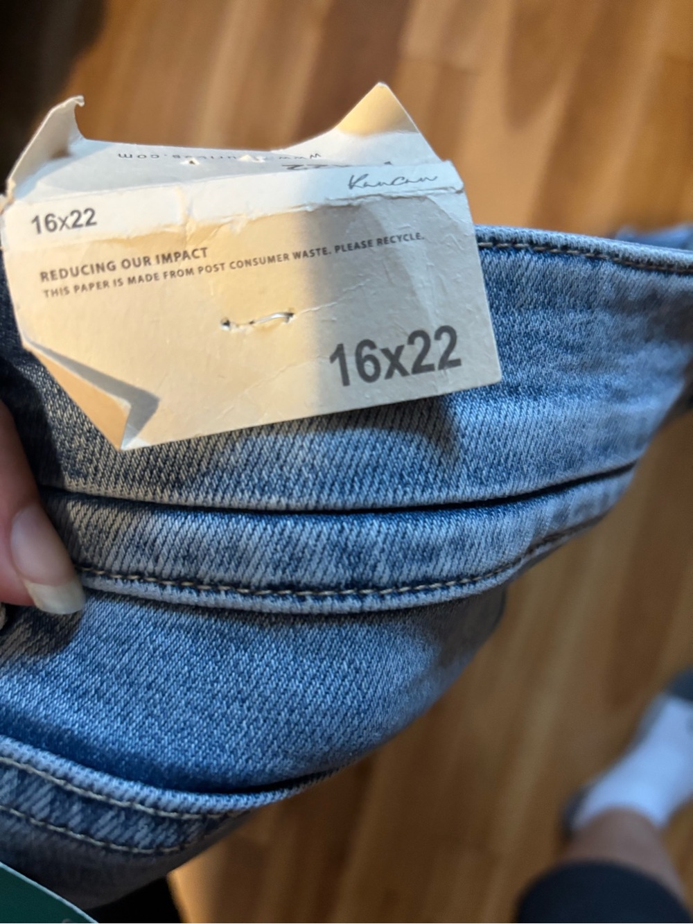 KanCan Medium Wash Blue Women’s high rise capris - Picture 3 of 3